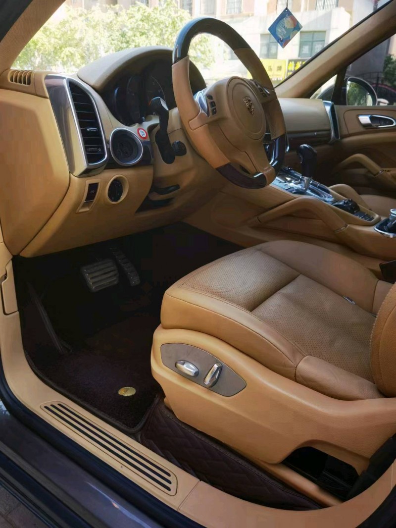 安阳12年保时捷卡宴9