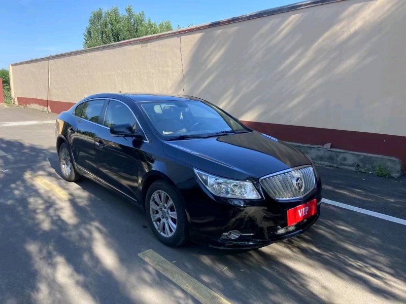 青岛12年别克君越3