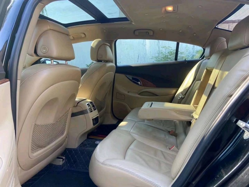 青岛12年别克君越4