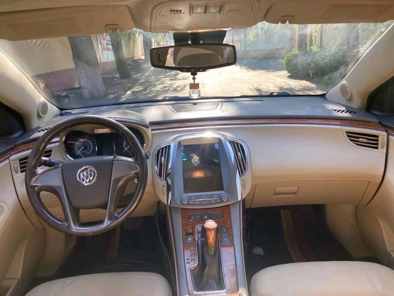 青岛12年别克君越6