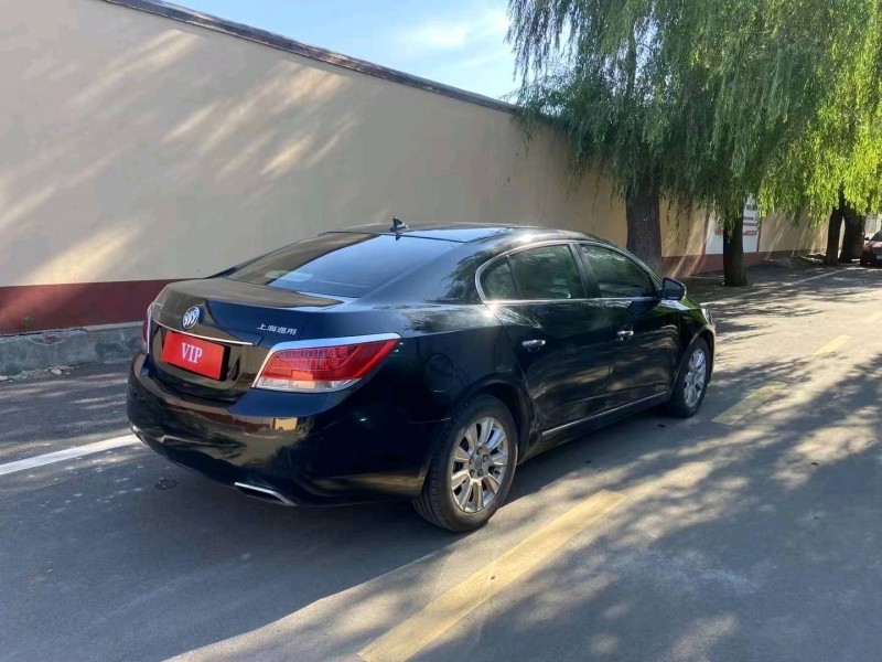 青岛12年别克君越7