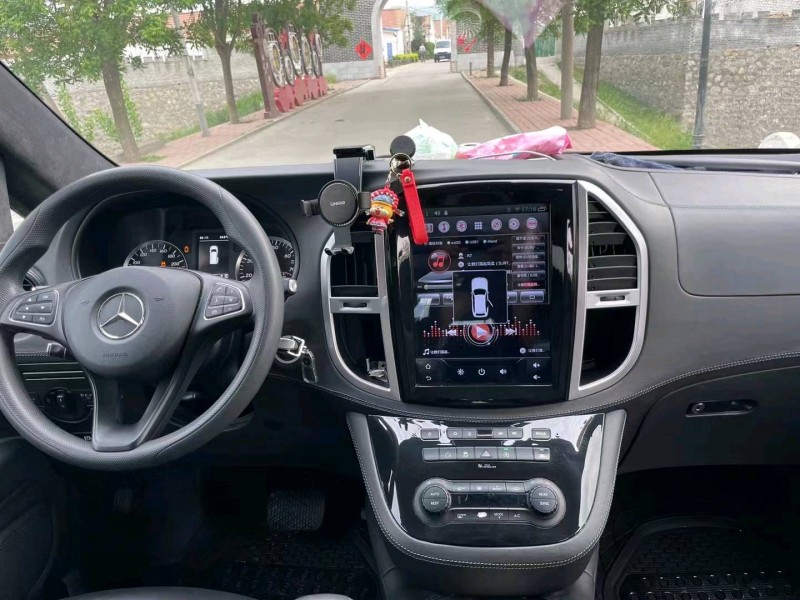 淄博17年奔驰威霆8