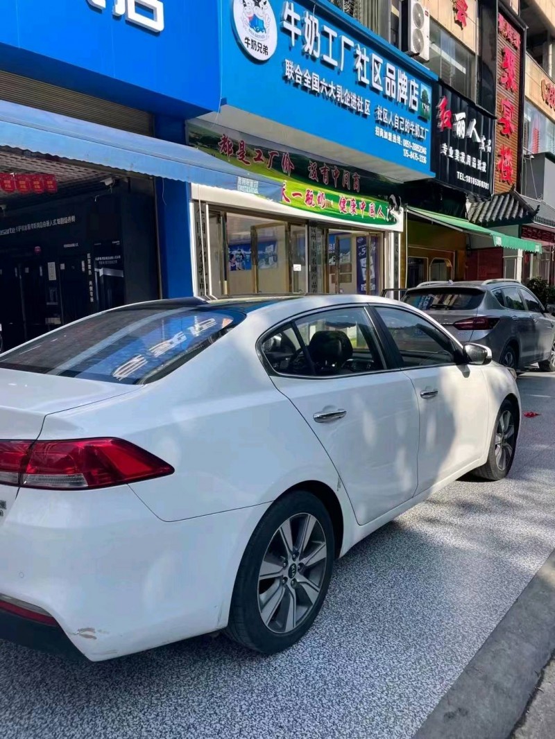 嘉兴16年起亚K44