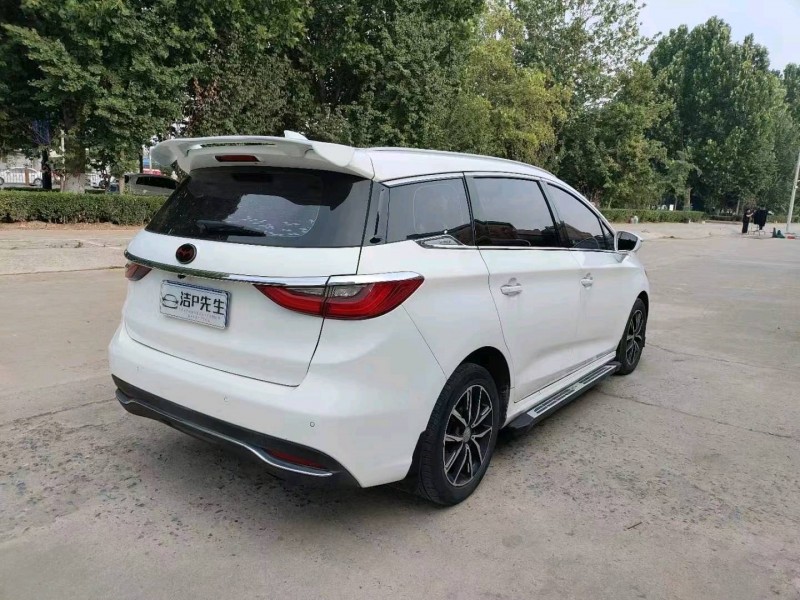 枣庄18年比亚迪宋MAX9