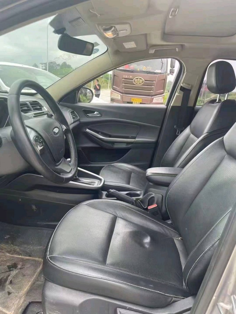 衡阳17年福特福睿斯9