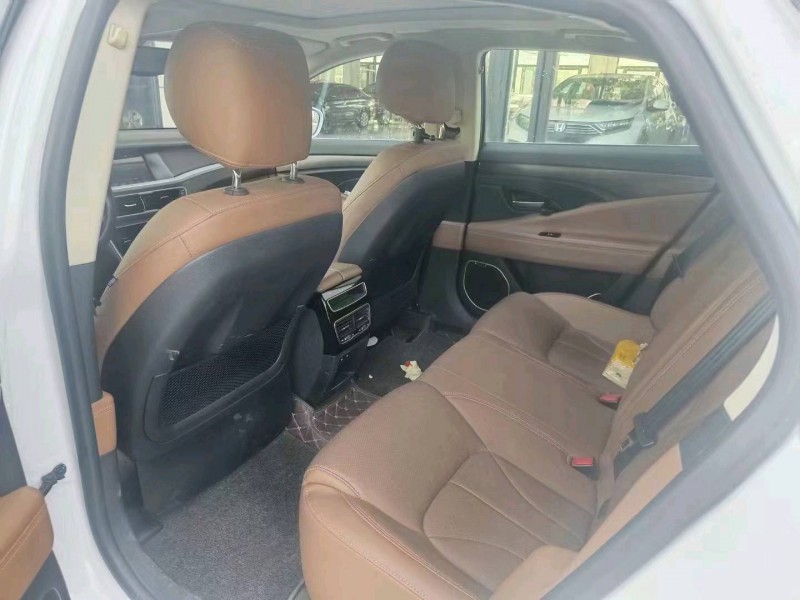 宜昌18年吉利博瑞8