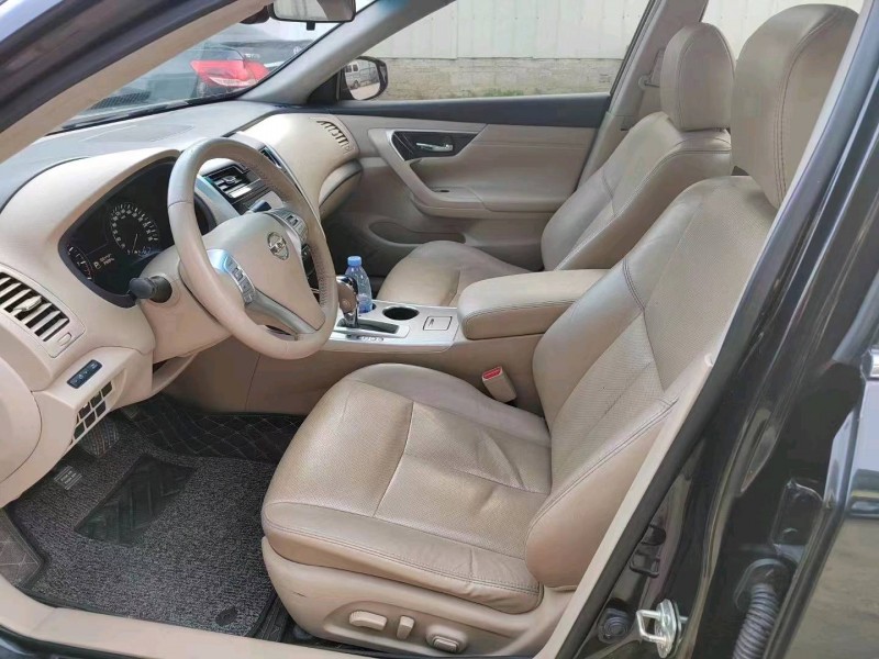 珠海17年日产天籁4