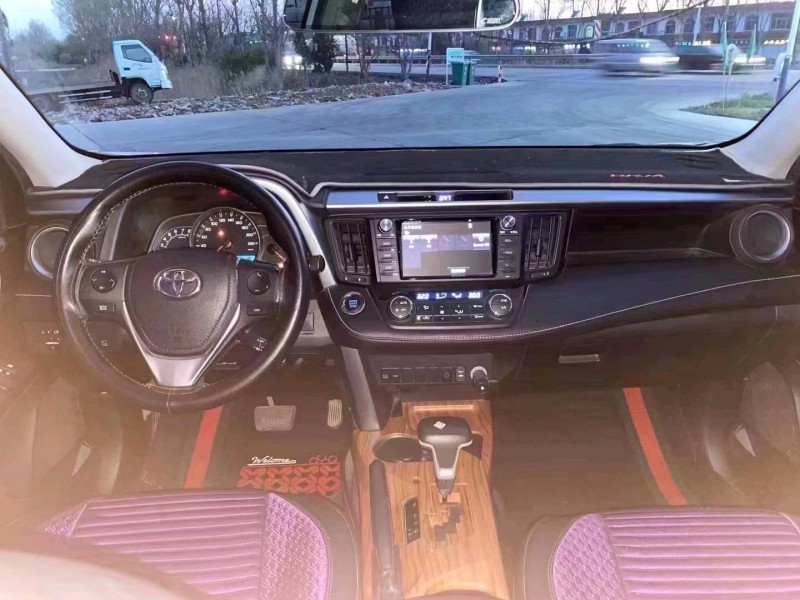 枣庄19年丰田RAV44