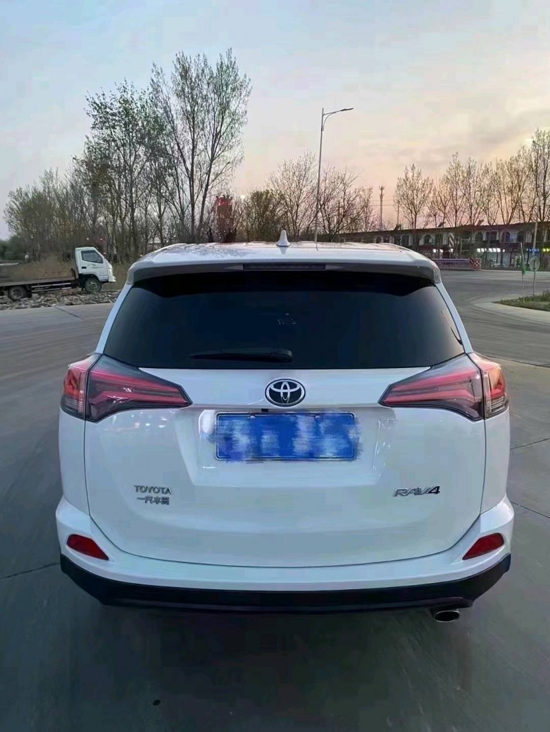 枣庄19年丰田RAV47
