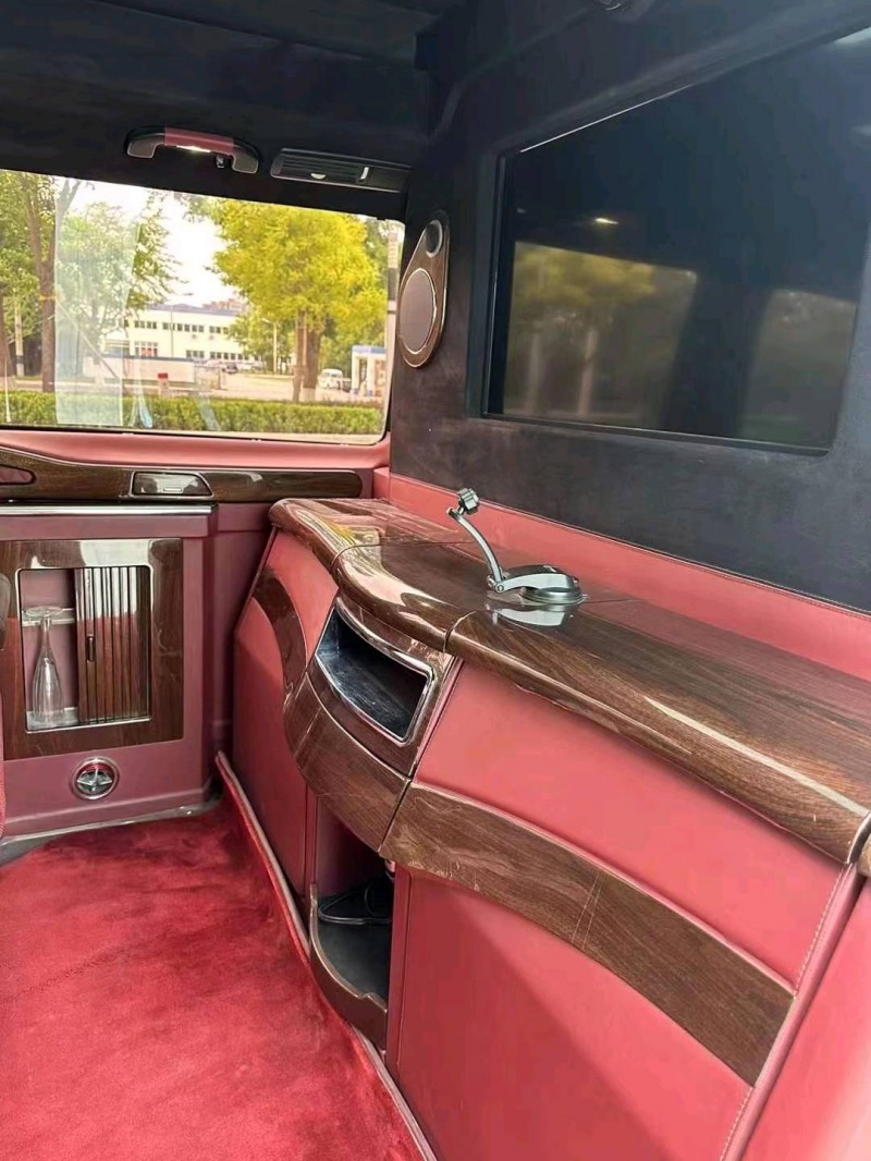 邢台17年奔驰威霆8