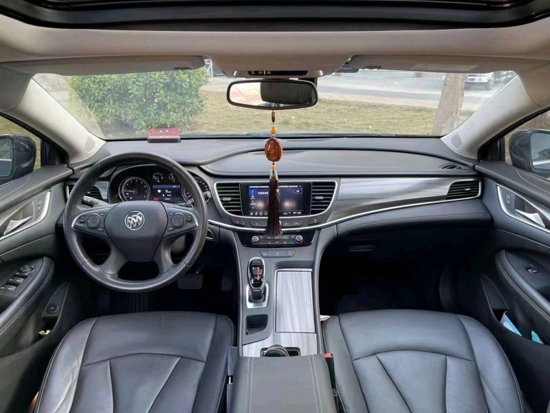 珠海20年别克君越8