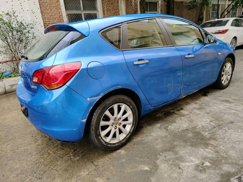 广州13年别克英朗8