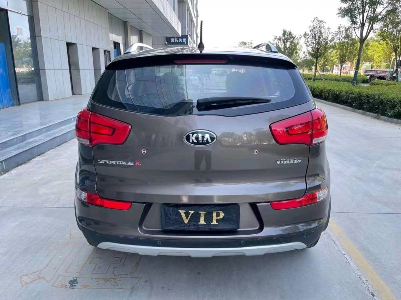 济宁17年起亚智跑9