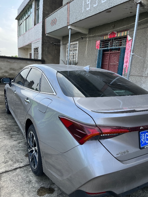 武汉22年丰田亚洲龙5