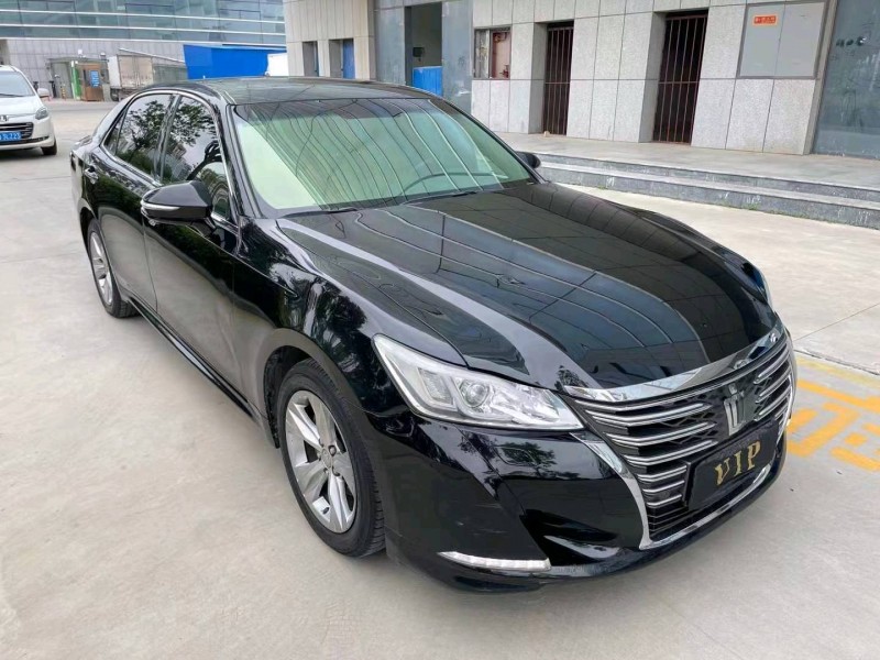 济宁16年丰田皇冠3