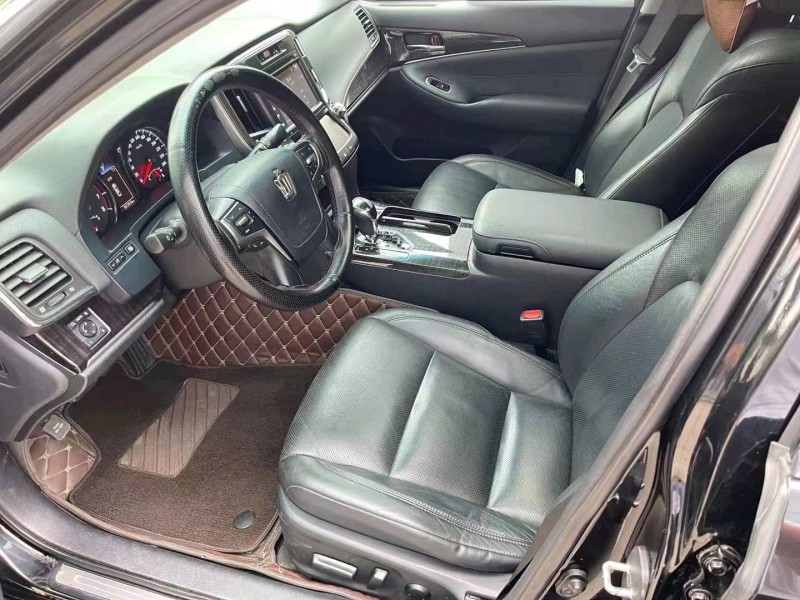 济宁16年丰田皇冠6