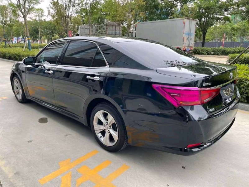 济宁16年丰田皇冠7