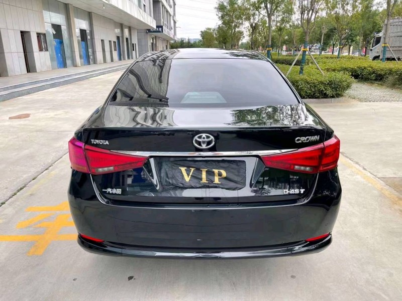 济宁16年丰田皇冠9