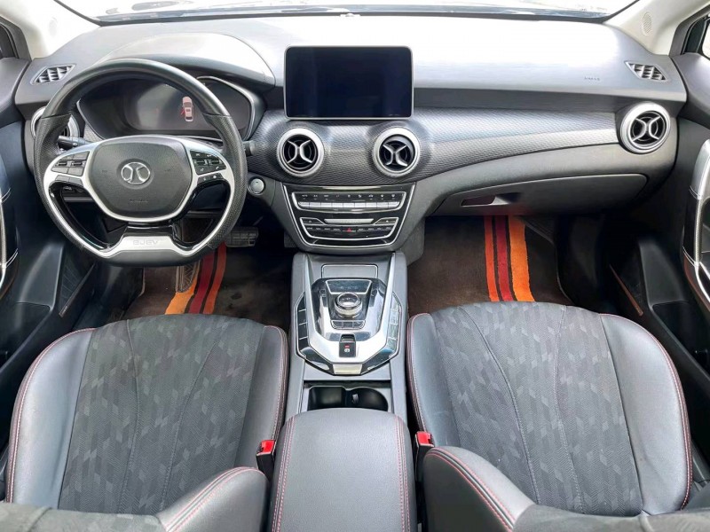 济宁19年北汽新能源EU系列4