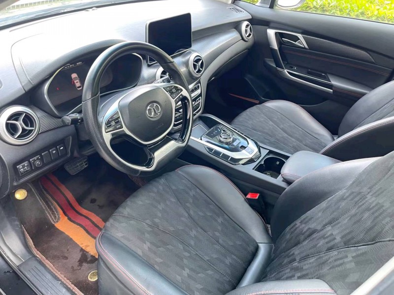 济宁19年北汽新能源EU系列6