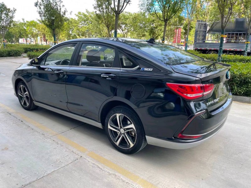 济宁19年北汽新能源EU系列7