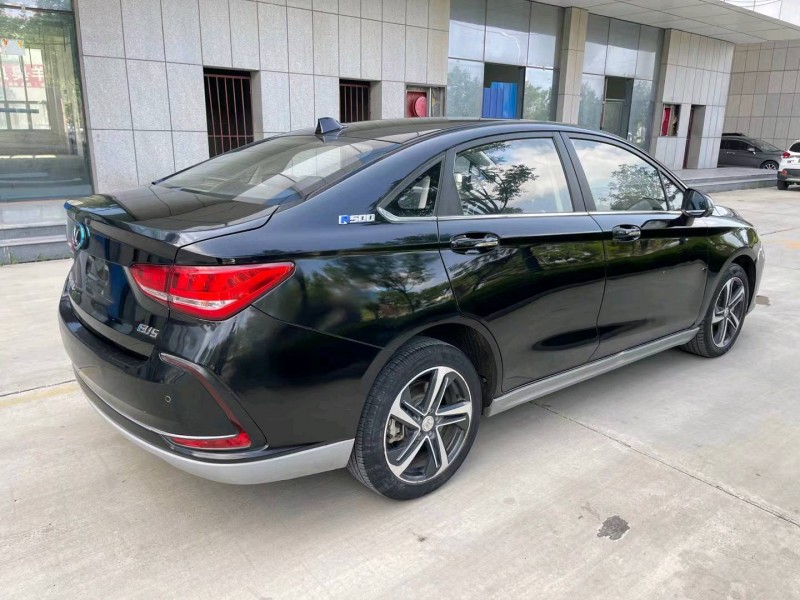 济宁19年北汽新能源EU系列8