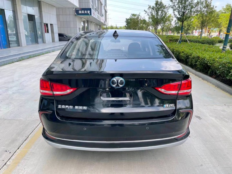 济宁19年北汽新能源EU系列9