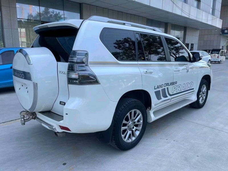 济宁18年丰田普拉多8