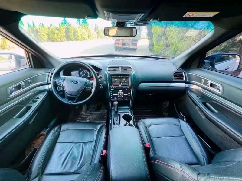 东营16年福特探险者8