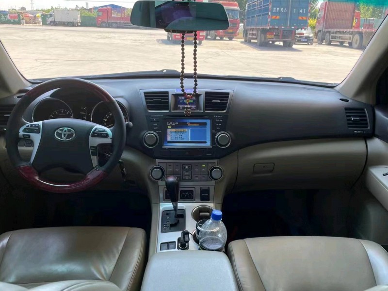 保定13年丰田汉兰达6