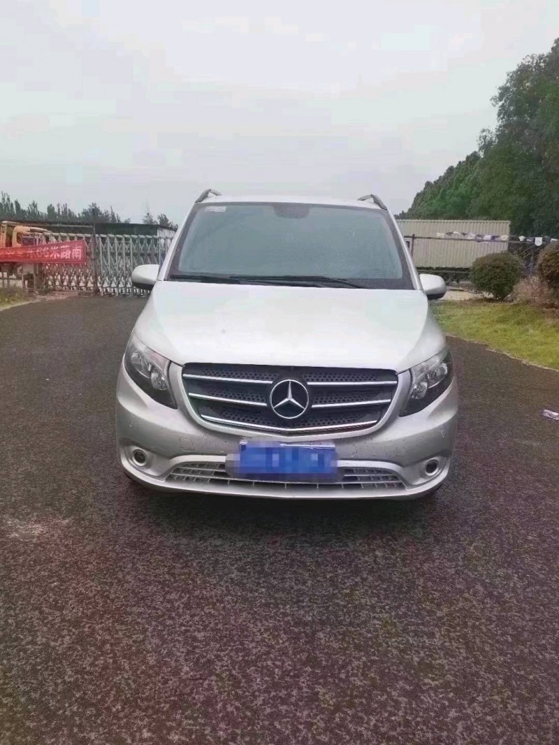 枣庄17年奔驰威霆1