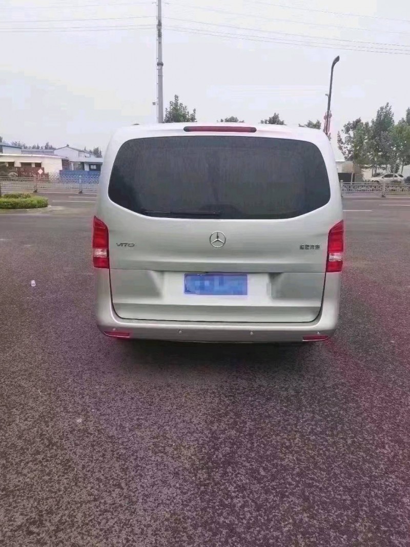 枣庄17年奔驰威霆2