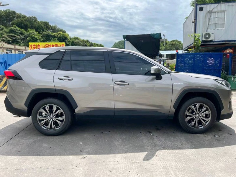 中山23年丰田RAV42