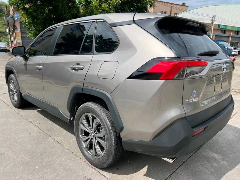中山23年丰田RAV44