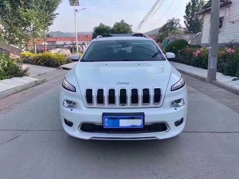 九江18年Jeep自由光1