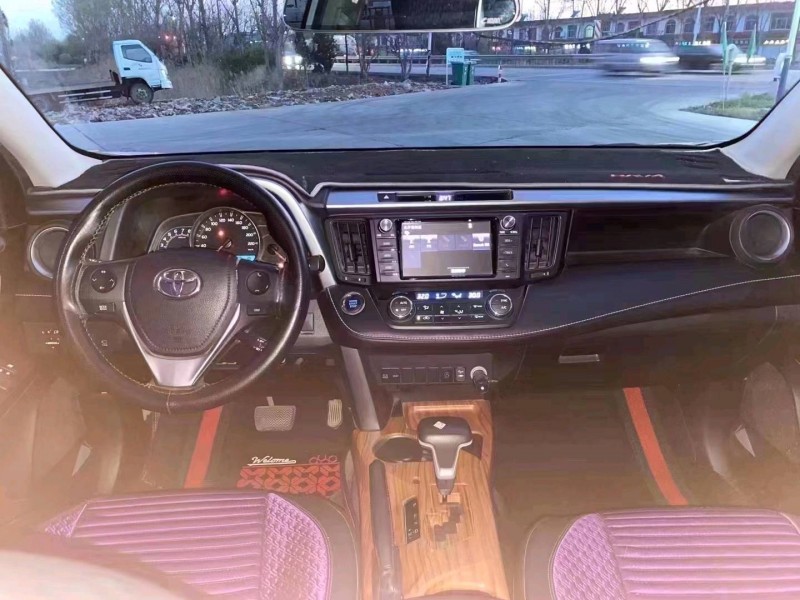 东营19年丰田RAV43