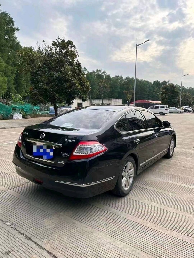 嘉兴12年日产天籁3