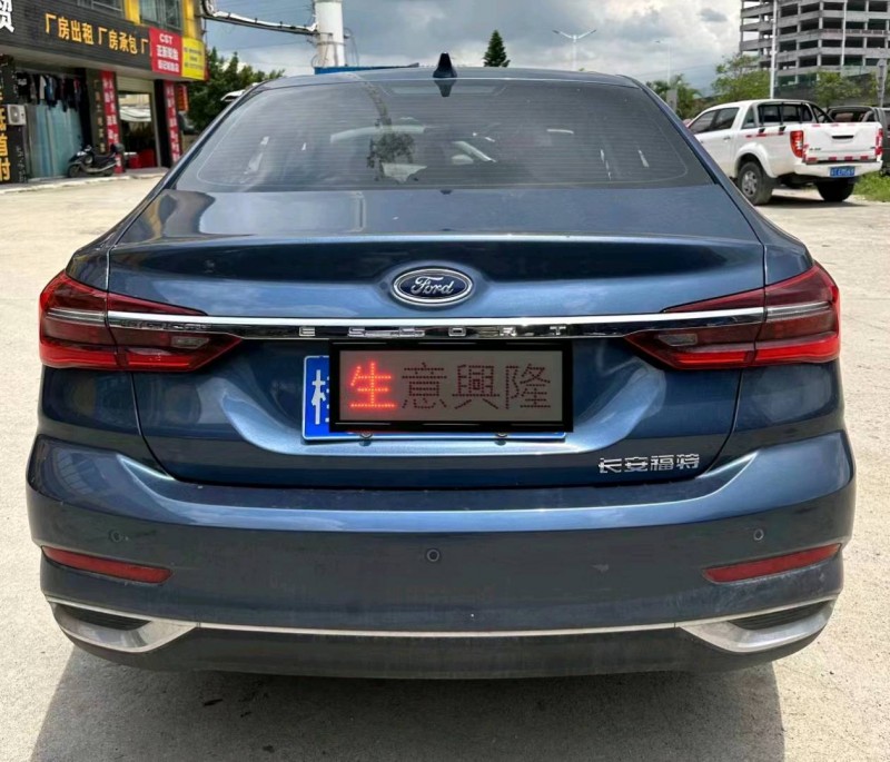 汕头21年福特福睿斯4