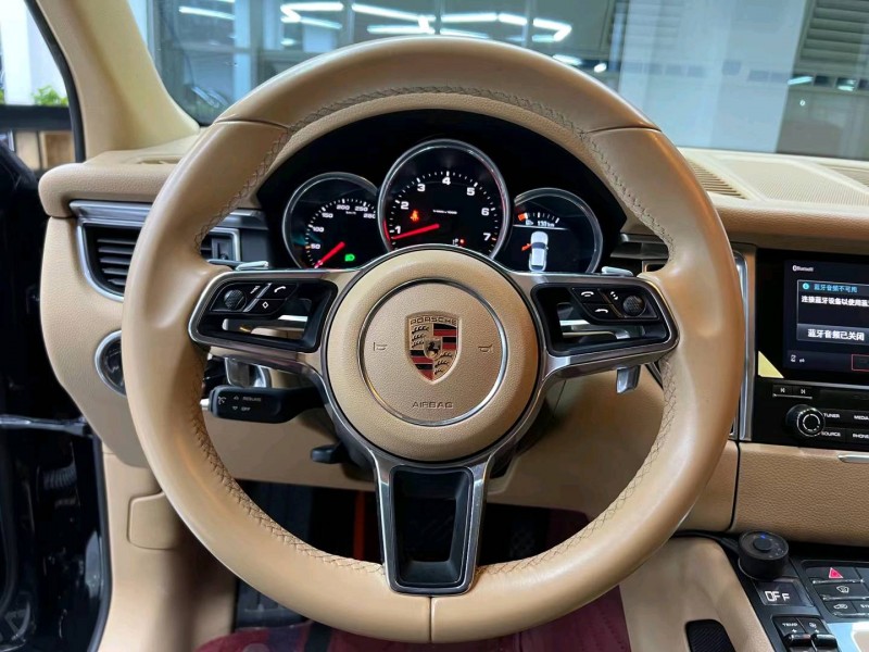 广州17年保时捷Macan7