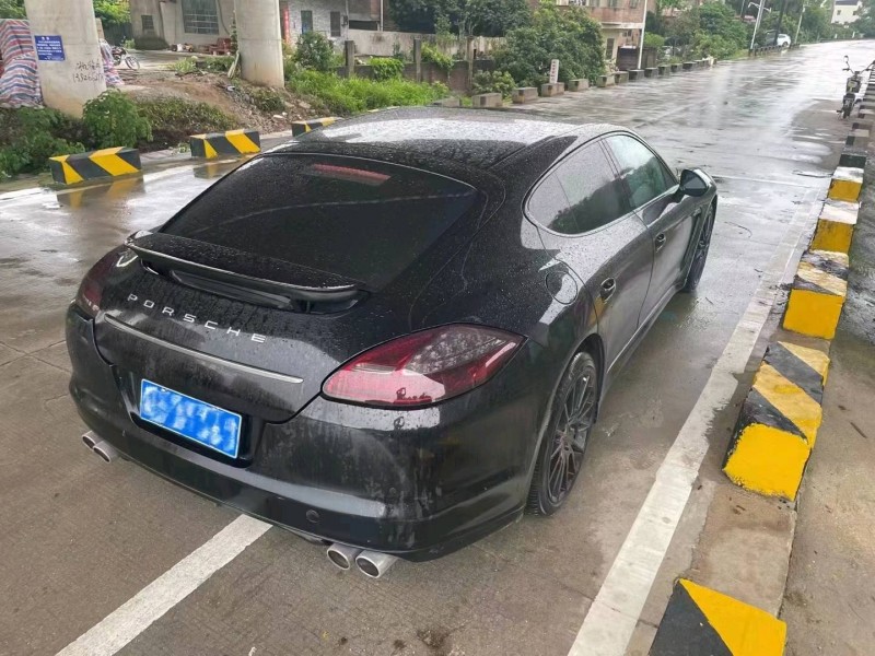 广州11年保时捷帕拉梅拉8