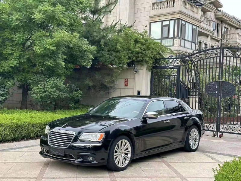 青岛14年克莱斯勒300C3