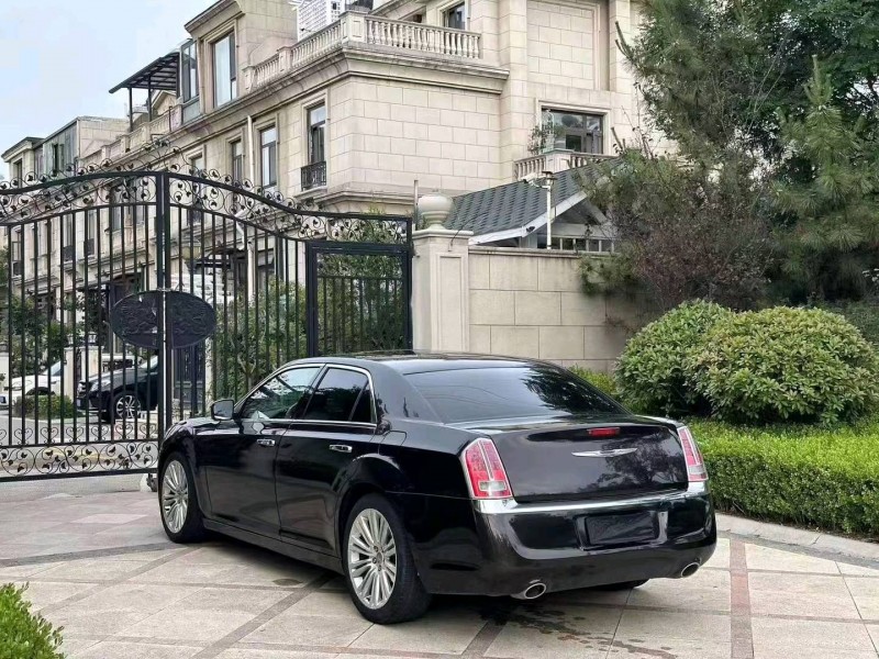 青岛14年克莱斯勒300C5