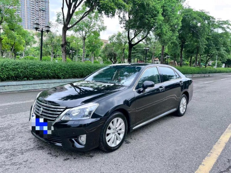 广州13年丰田皇冠2