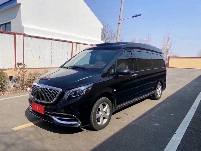 东营17年奔驰威霆4