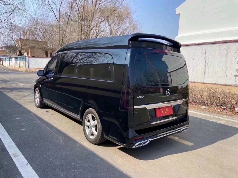 东营17年奔驰威霆5