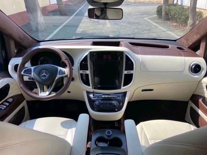 东营17年奔驰威霆7