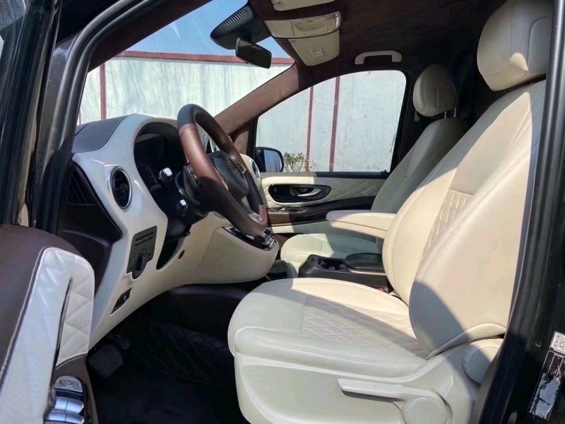 东营17年奔驰威霆9