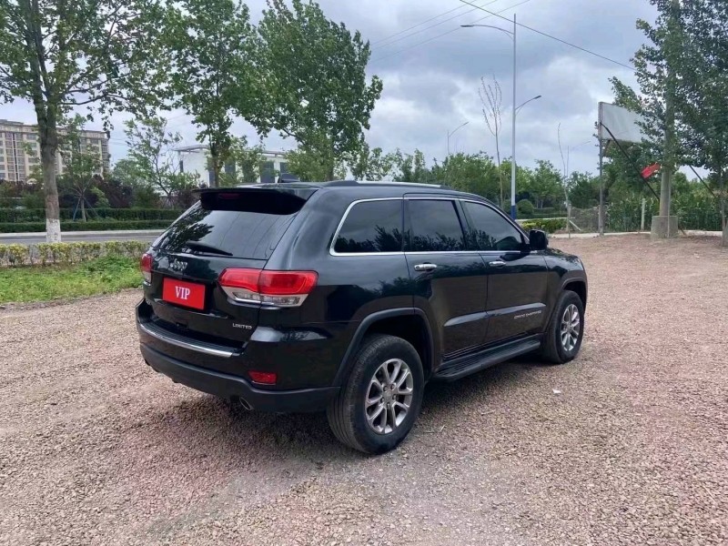 枣庄17年Jeep大切诺基2