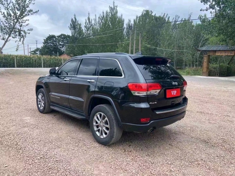 枣庄17年Jeep大切诺基3