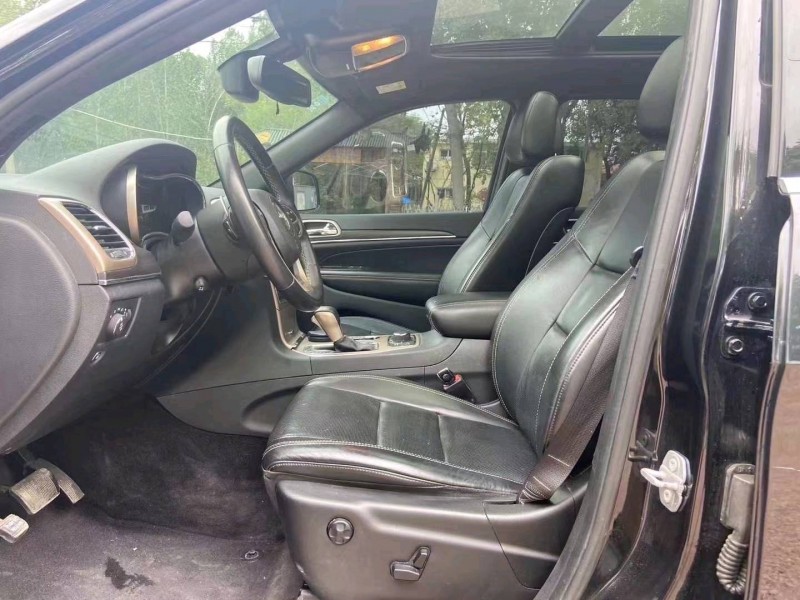 枣庄17年Jeep大切诺基8